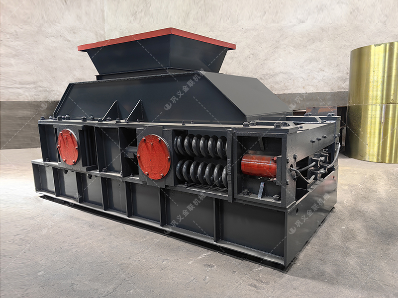 如何選擇青石制砂設(shè)備，時產(chǎn)50噸對輥制砂機(jī)多少錢一臺？