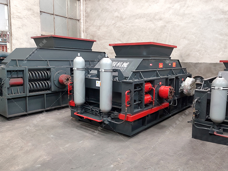 制砂用什么設(shè)備效果好？這款全自動(dòng)數(shù)控對(duì)輥制砂機(jī)很不錯(cuò)