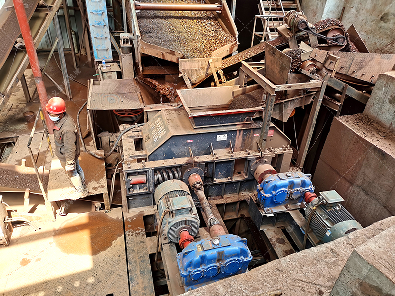 使用對輥破碎機(jī)時(shí)需要注意哪些方面？