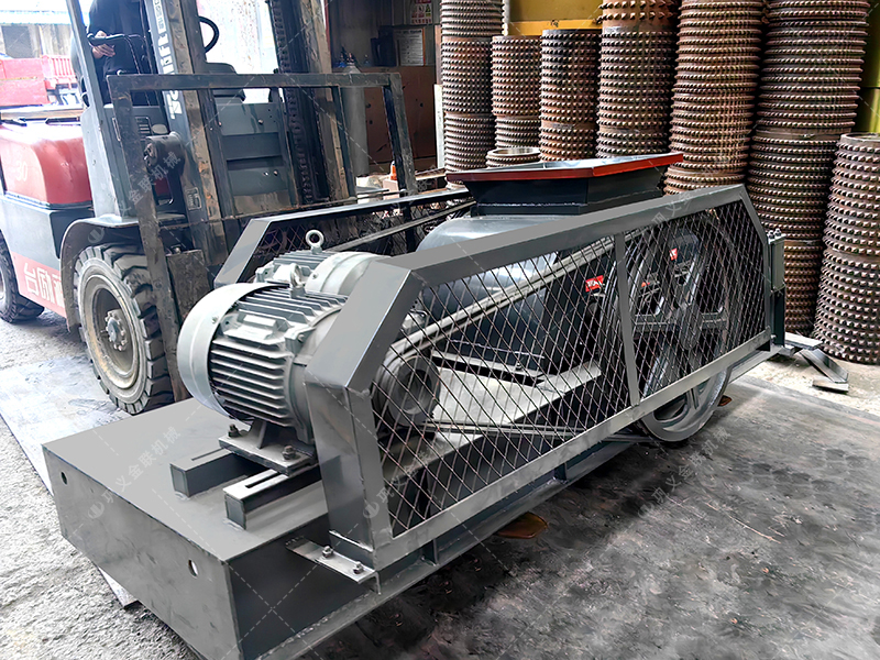 建筑垃圾處理為何首先選擇雙齒輥破碎機？這3個優(yōu)勢太明顯！