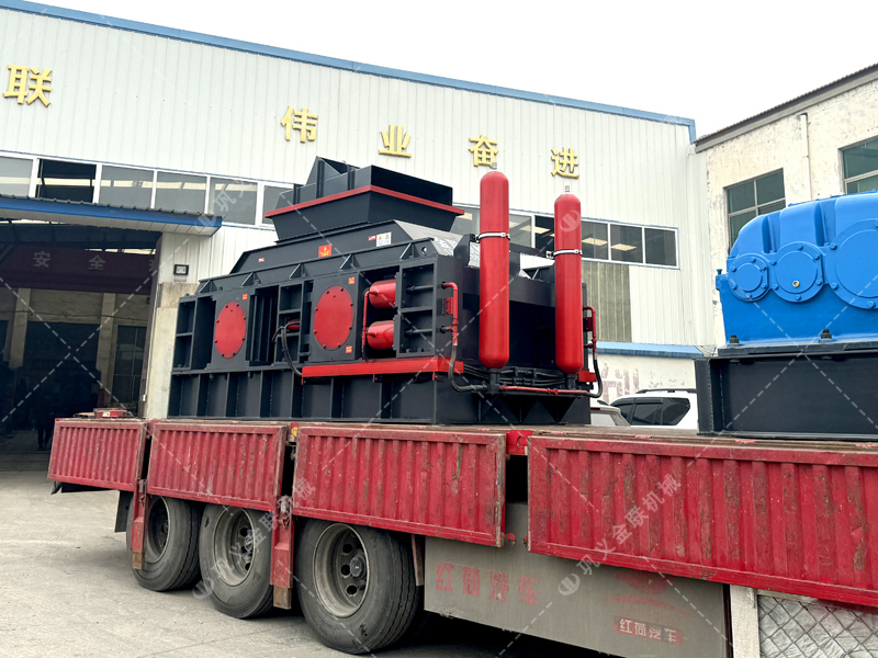 堅(jiān)硬VS濕粘，原料硬度大變臉？液壓對(duì)輥破碎機(jī)如何見招拆招？