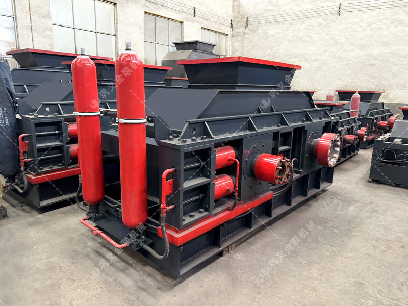 堅(jiān)硬VS濕粘，原料硬度大變臉？液壓對(duì)輥破碎機(jī)如何見招拆招？